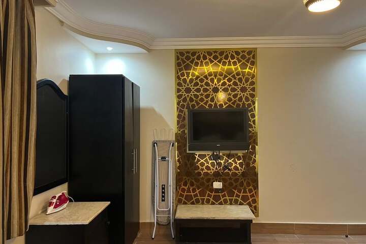 Room 45 of 177