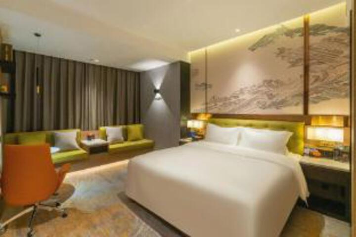 Room 21 of 21