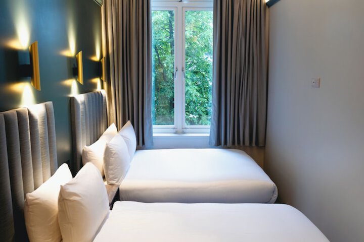 Room 9 of 14
