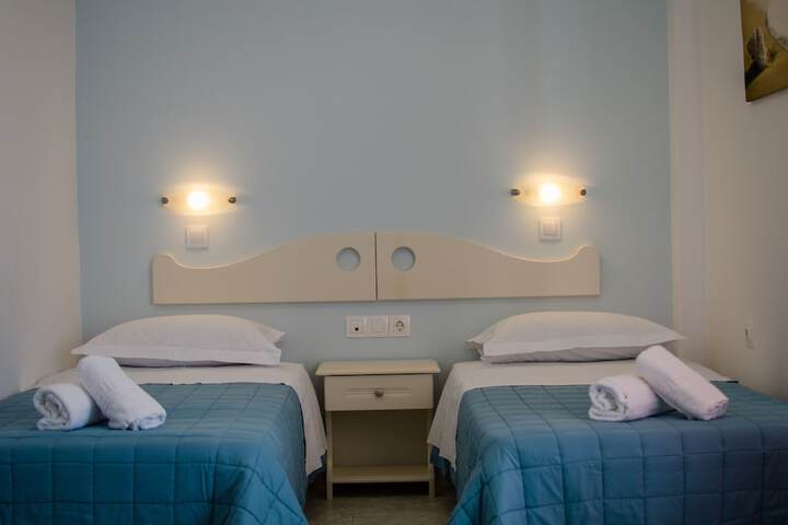 Room 10 of 33