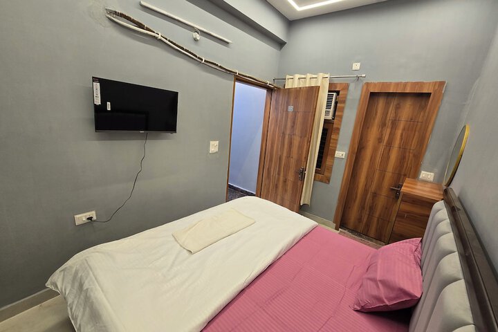 Room 2 of 19