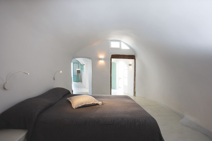 Room 13 of 83