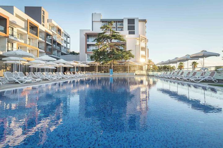 Pool Hotel
