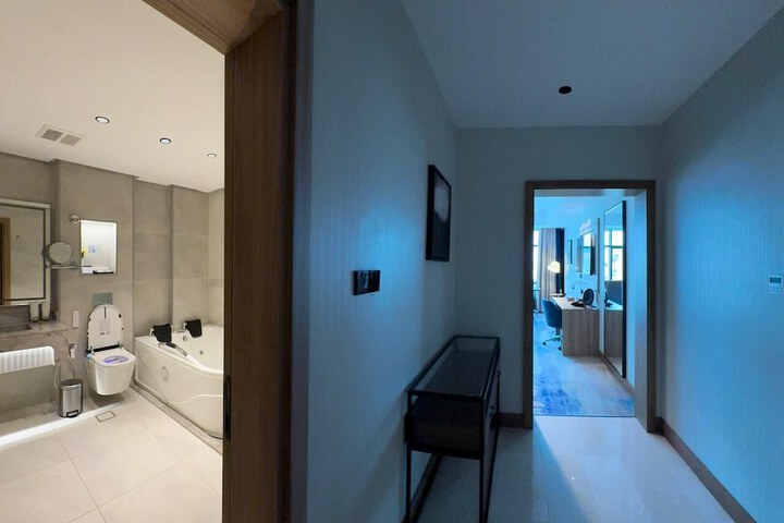 Room 40 of 86