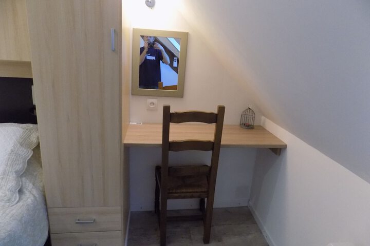 Room 4 of 33