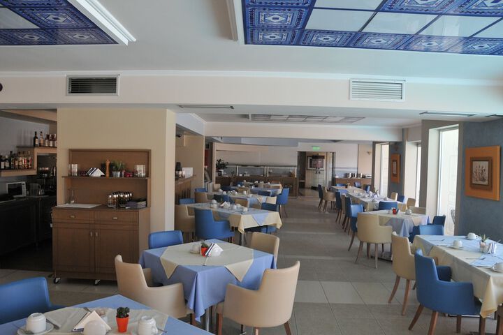 Dining 37 of 70