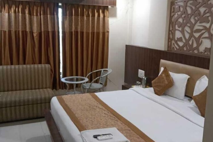 Room 10 of 18
