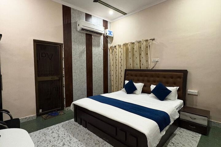 Room 2 of 9