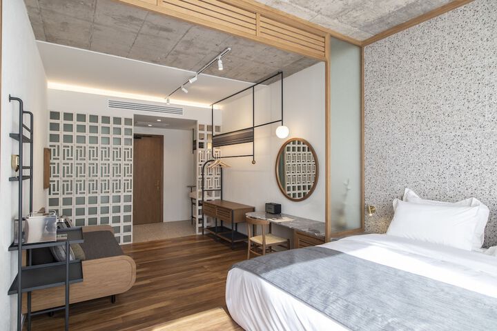 Room 34 of 66