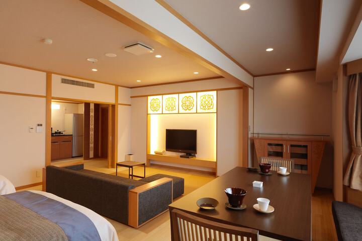 Room 7 of 144