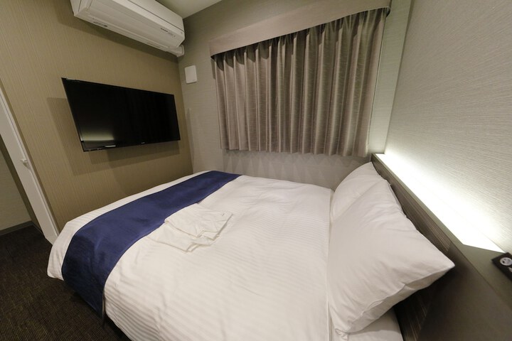 Room 10 of 103