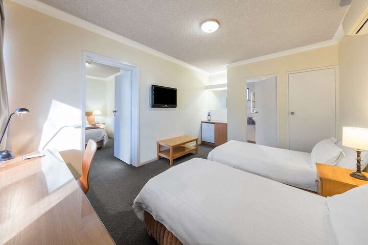 Room 16 of 32