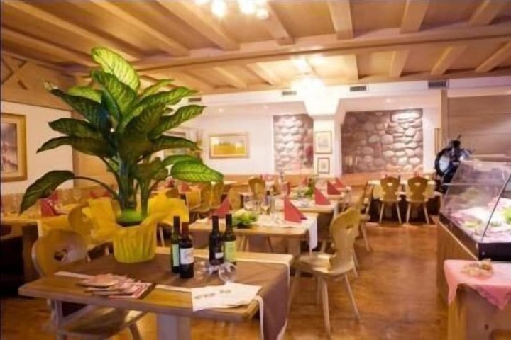 Dining Photos
