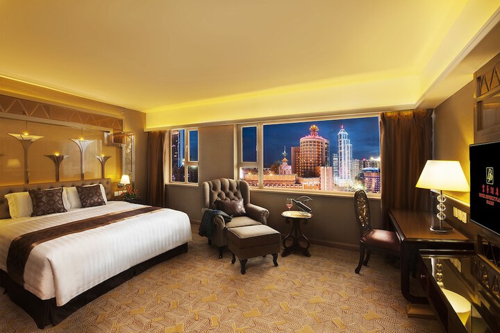 Room 17 of 80
