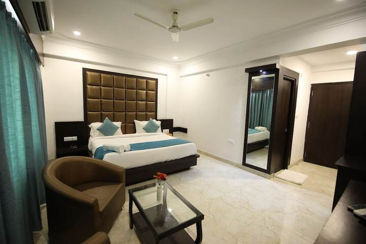 Room 10 of 18