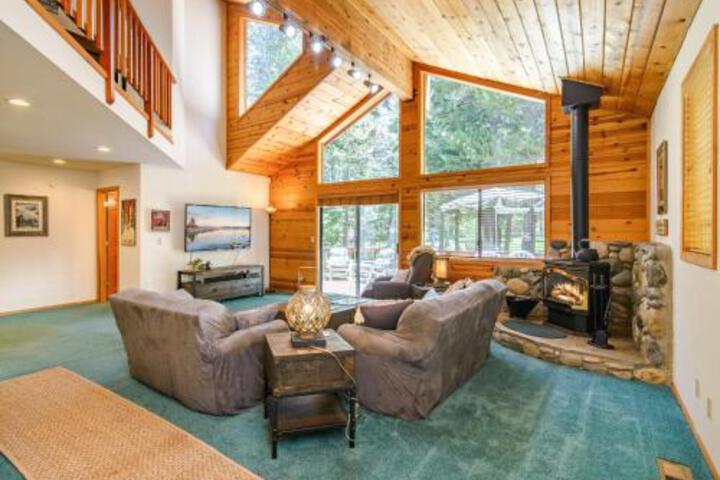 12125 Snowpeak Way Home in Truckee, CA