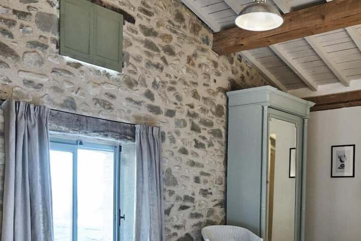 Room 7 of 28