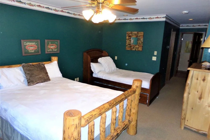 Room 3 of 20