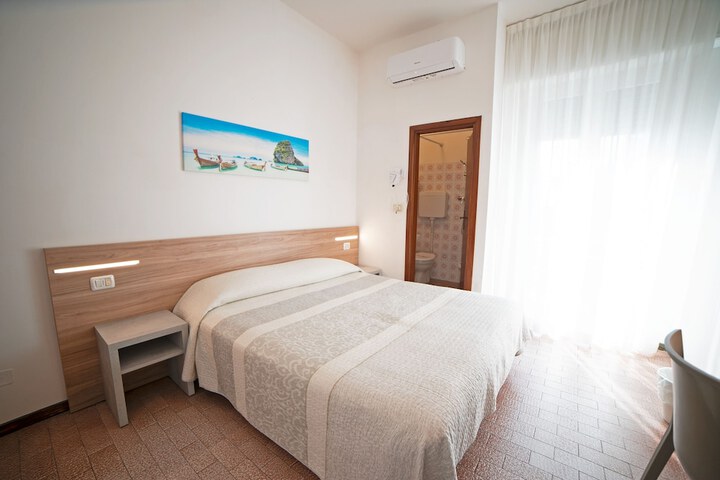 Room 30 of 85
