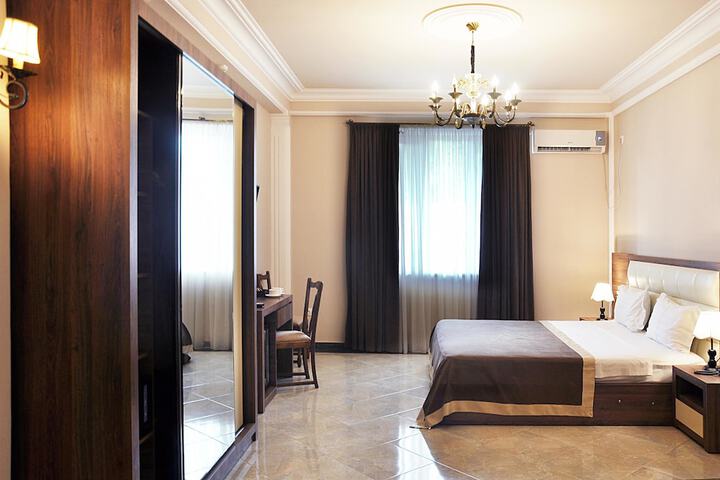 Room 18 of 60