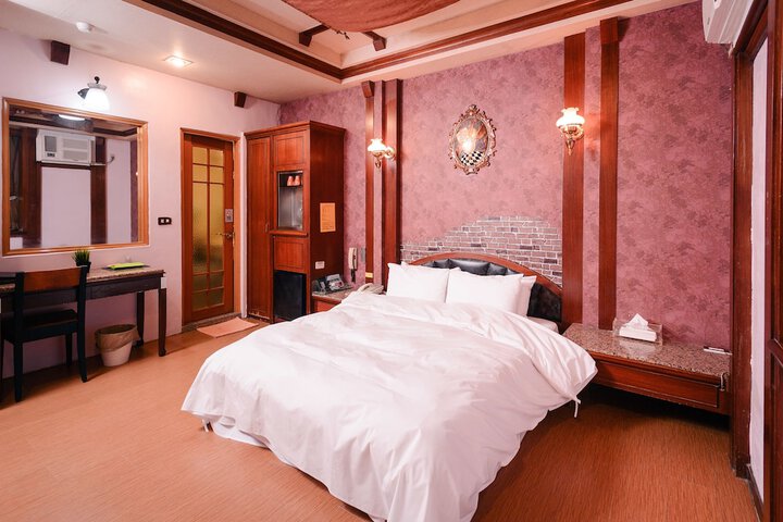 Room 43 of 97