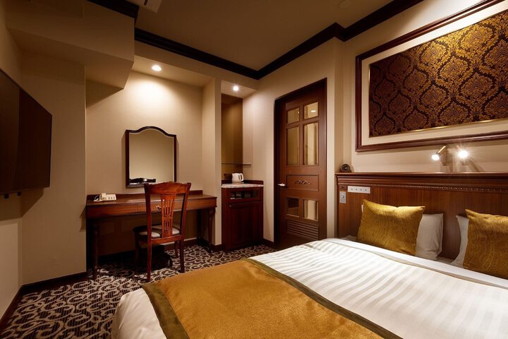 Room 7 of 28