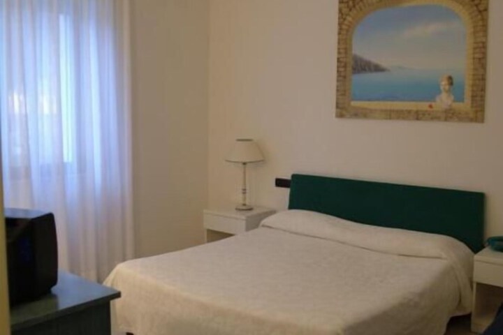 Room 10 of 46