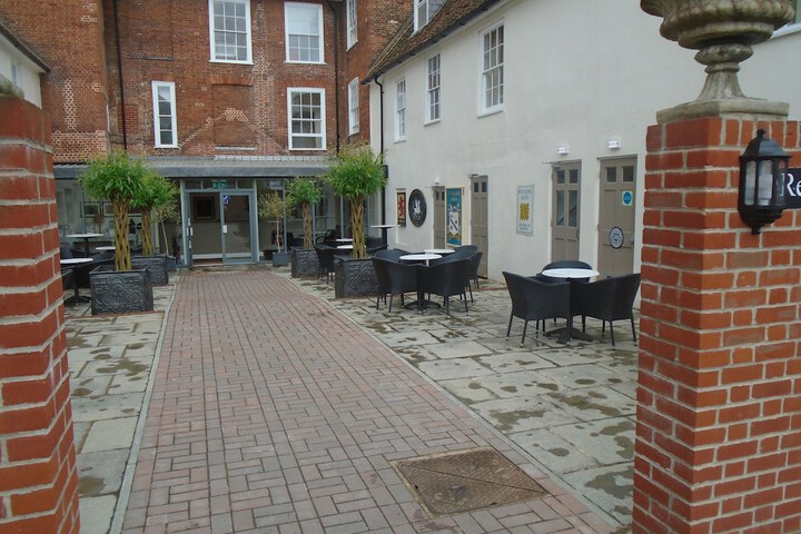 Hotel Exterior 33 of 46