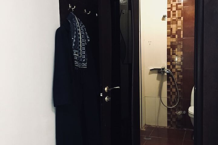 Room 7 of 32