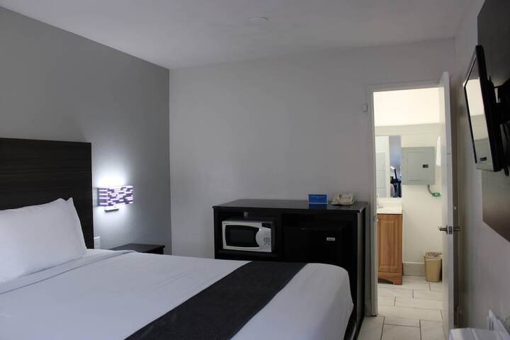 Room 30 of 65