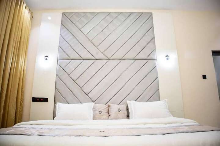 Room 10 of 48