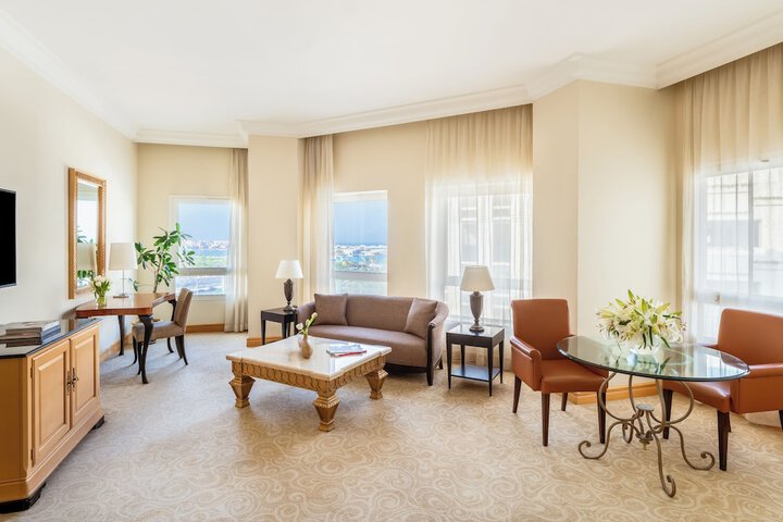 Room 16 of 106