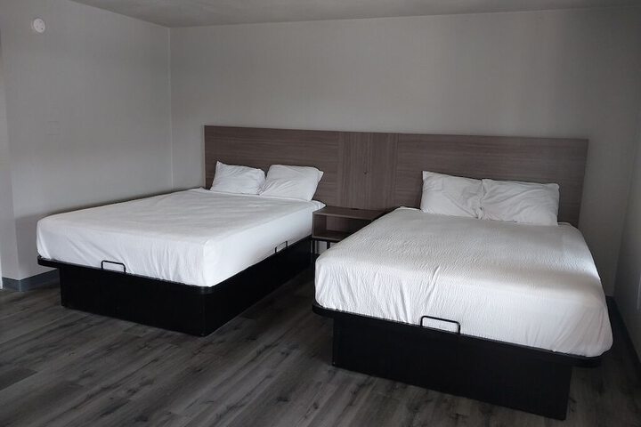 Room 5 of 8