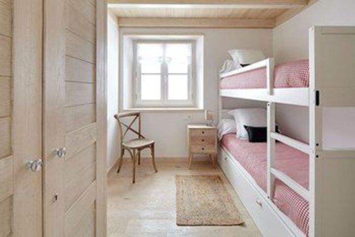 Room 11 of 28