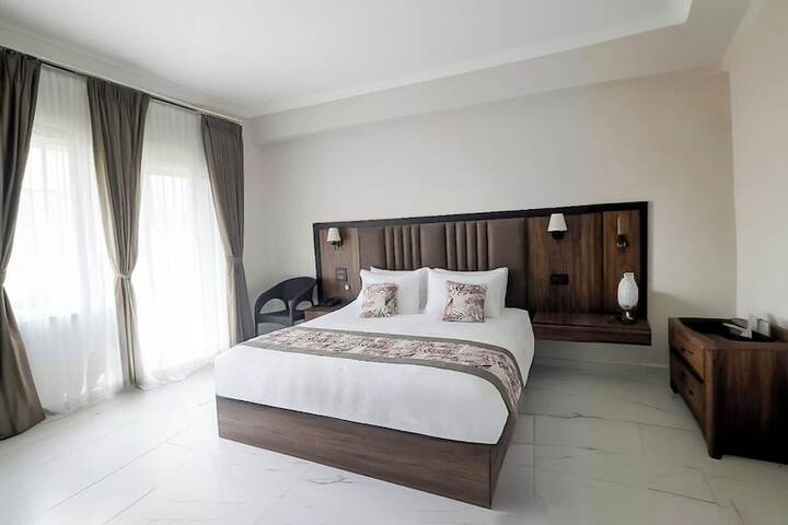 Room 2 of 6