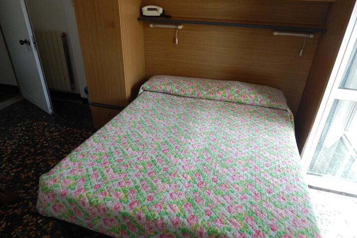 Room 3 of 20