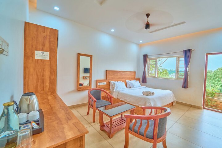 Room 3 of 37