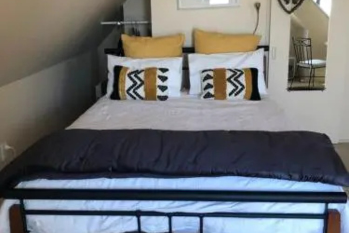 Room 3 of 10