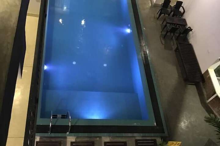Pool 5 of 8