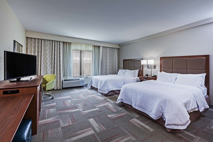 2 Queen Beds Hearing Accessible (4 of 9)