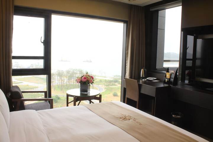 Room 15 of 95