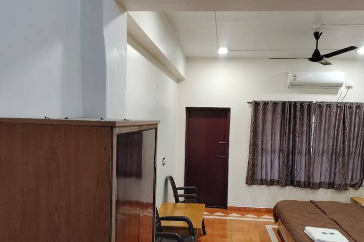 Room 4 of 13