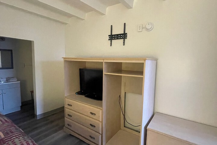 Room 3 of 6