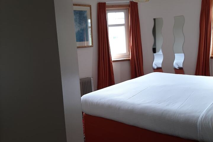 Room 7 of 70