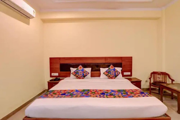 Room 10 of 31