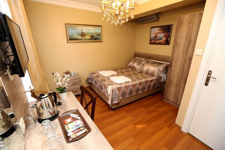 Room 8 of 28