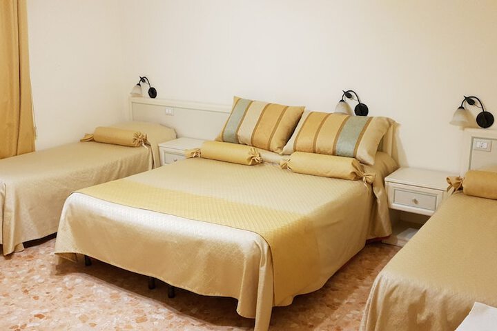 Room 2 of 28