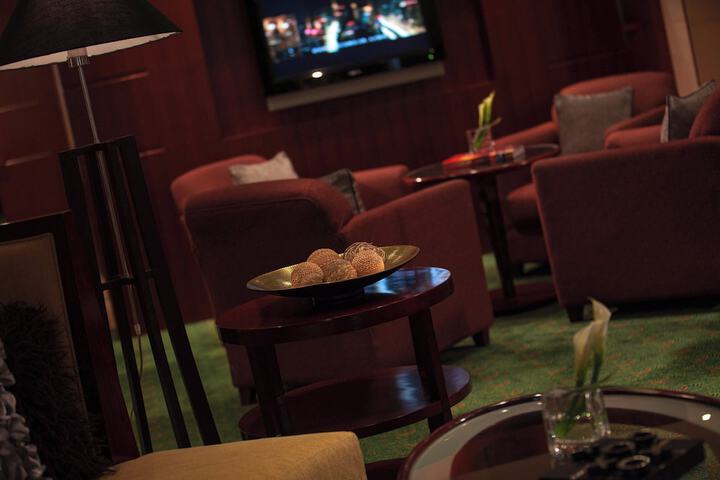 Lounge 45 of 56