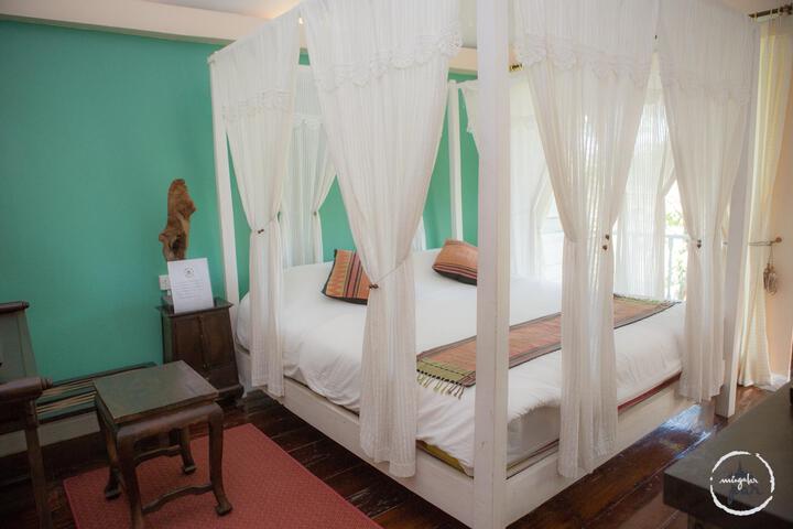 Room 8 of 10