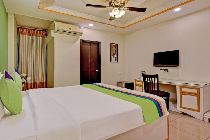 Room 32 of 52